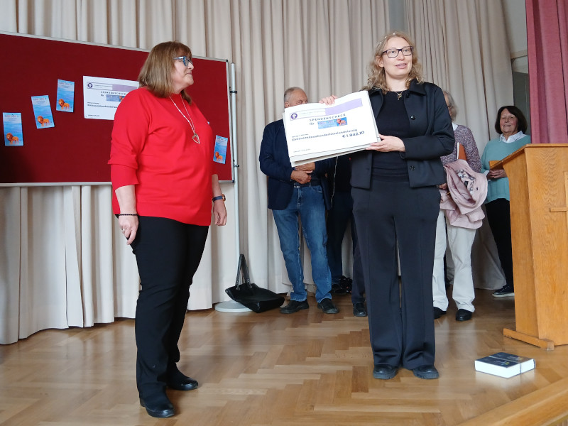 Spendenübergabe an die Kindertrauergruppe „Löwenherz“